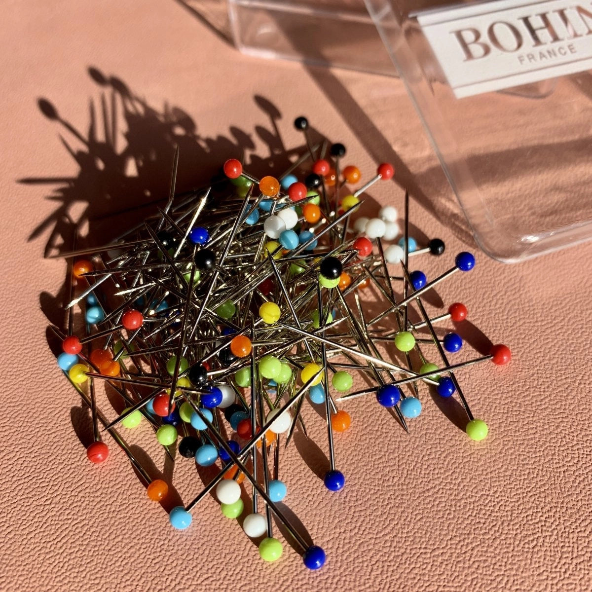 GLASS HEAD PINS Assort. Box 1000