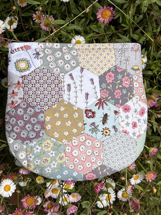 F080 Daisy Do Pouch