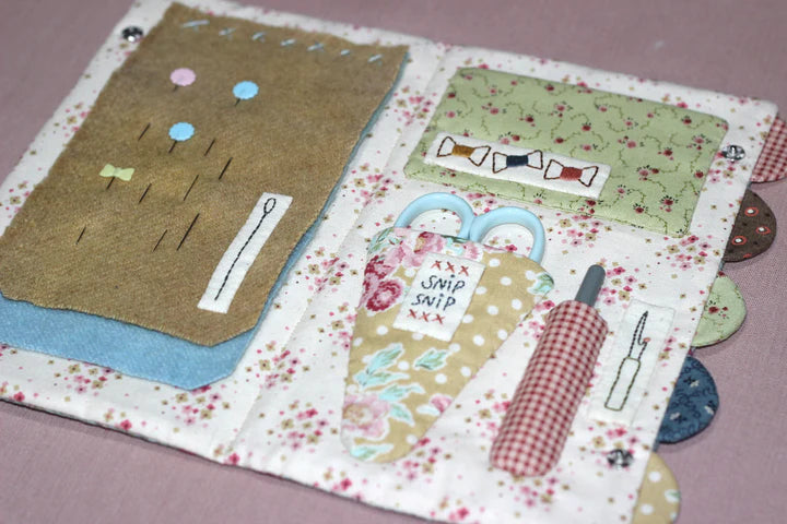 D324 SEWING MOUSE NEEDLEBOOK