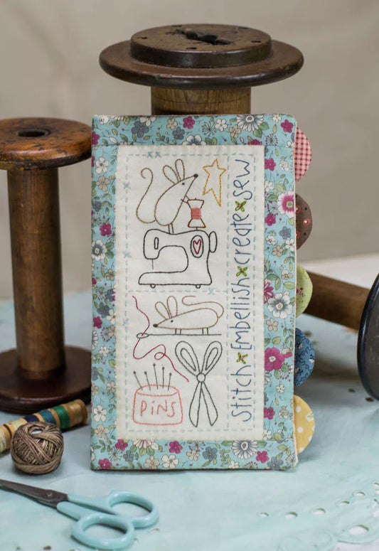 D324 SEWING MOUSE NEEDLEBOOK