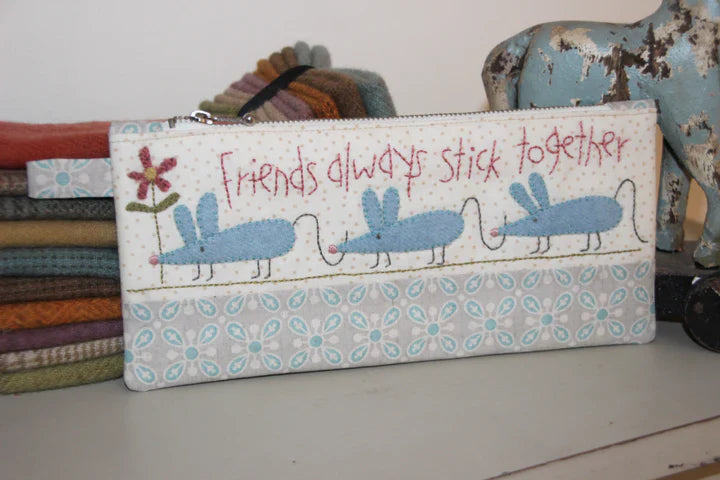 D333 FRIENDS IN A ROW PENCIL CASE