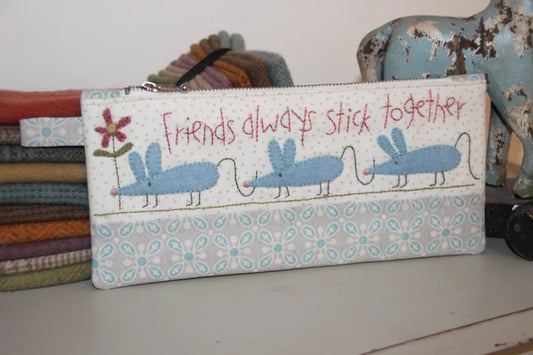 D333 FRIENDS IN A ROW PENCIL CASE