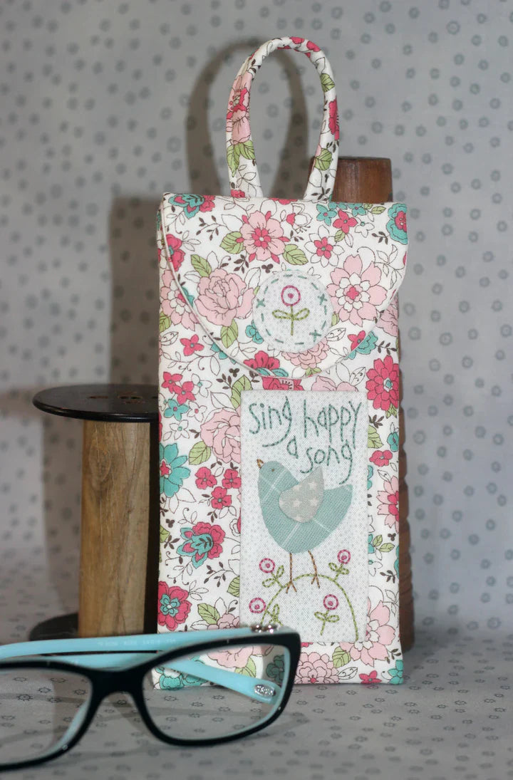 D347 HAPPY SONG POUCH
