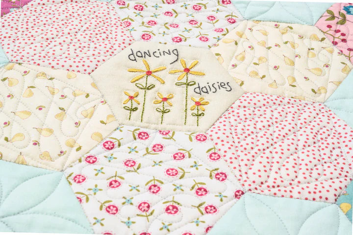 D358 WILLOWBROOK HEXIE QUILT