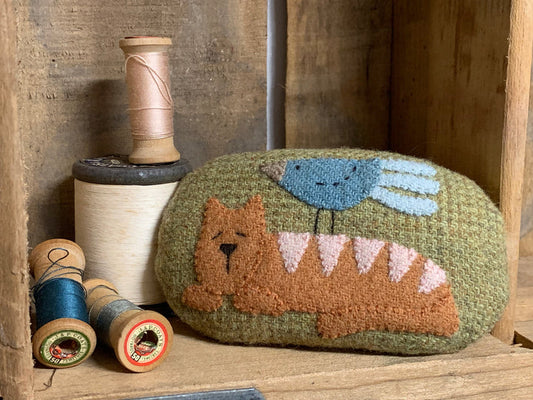D367 FRIENDLY FOES PINCUSHION