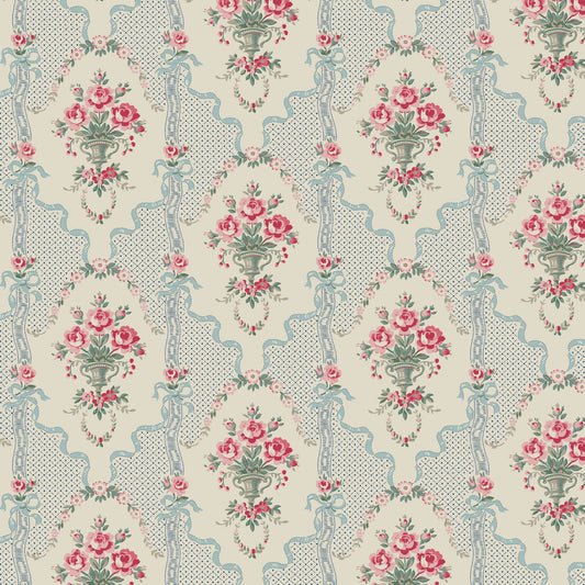 DV7566 Constance Yvette 2