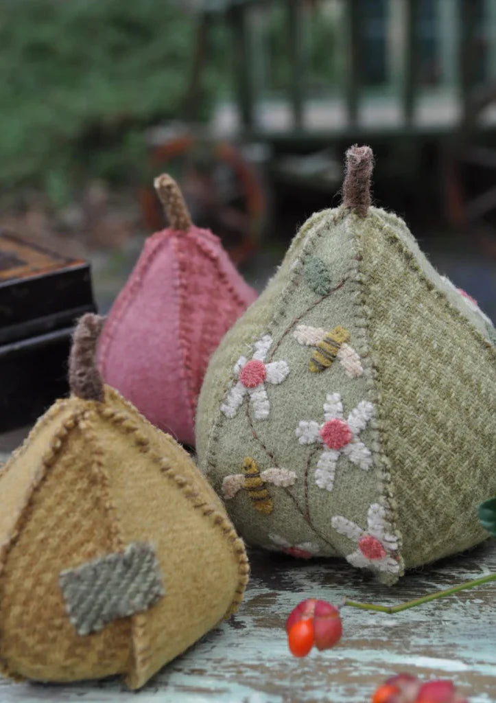 F040 Pear Tree Pincushion
