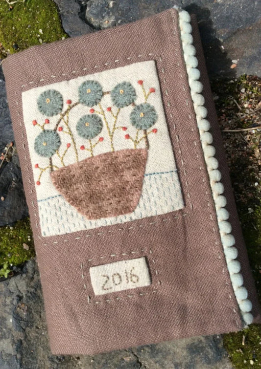 F063 Little Basket Needle Book