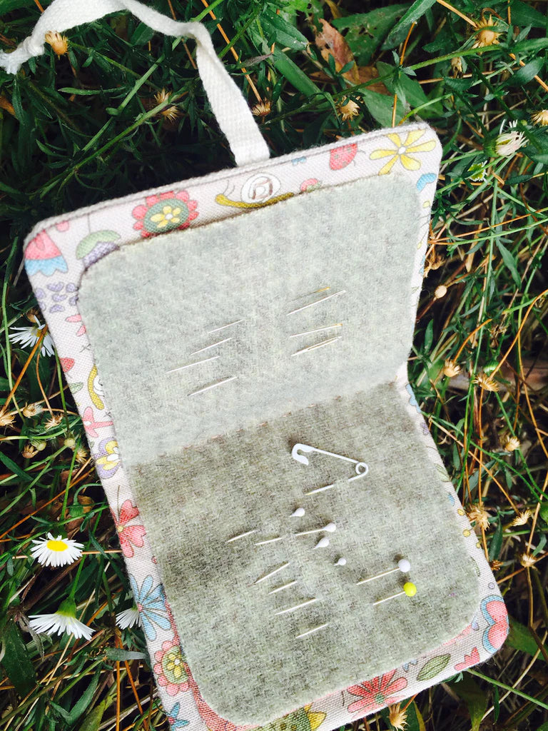 F064 Little Flower Needlebook