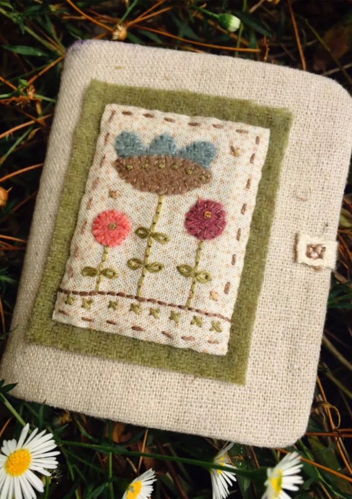 F064 Little Flower Needlebook