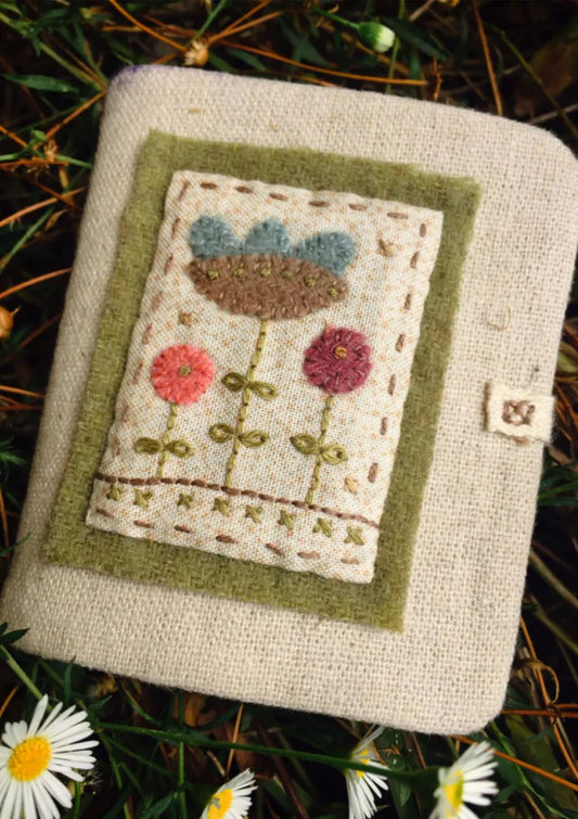 F064 Little Flower Needlebook
