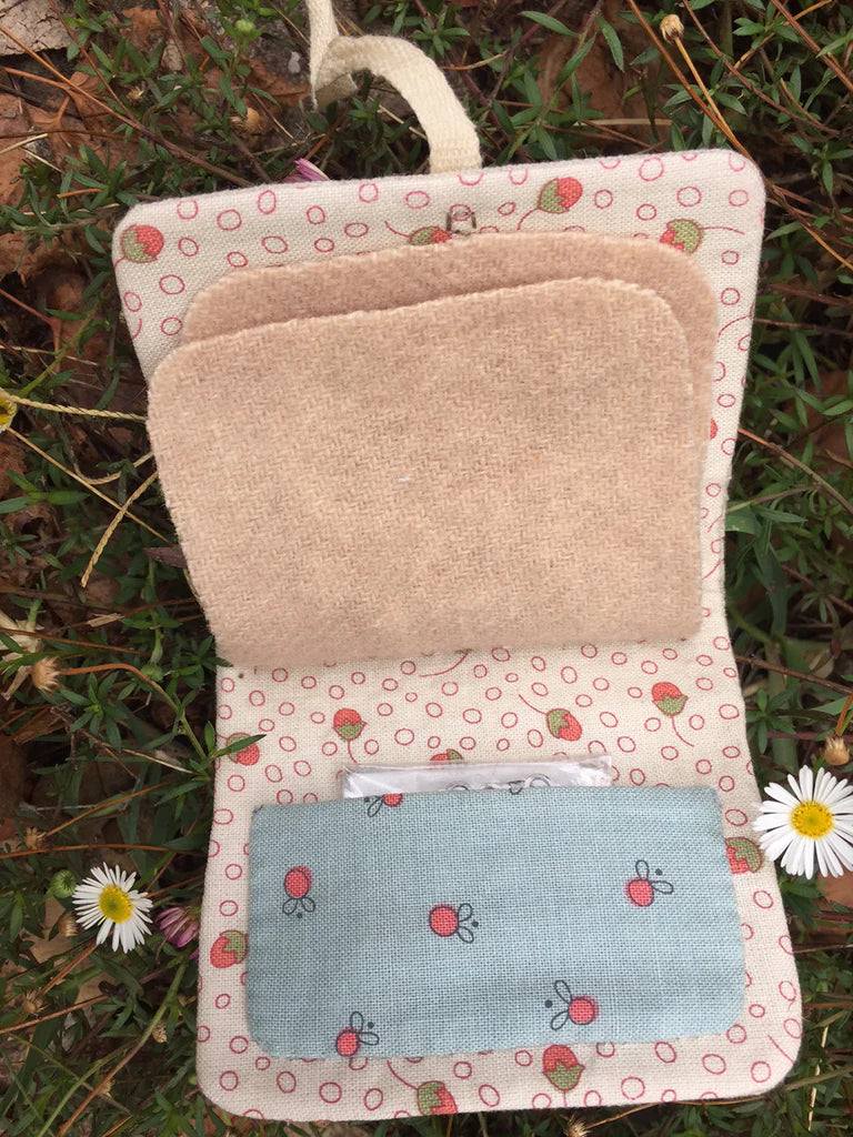 F065 Little Home Needlebook