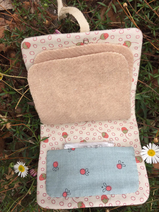 F065 Little Home Needlebook