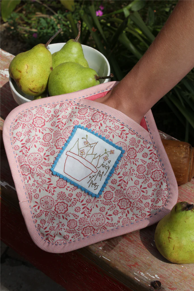 LS06 The Pear Pot Holder