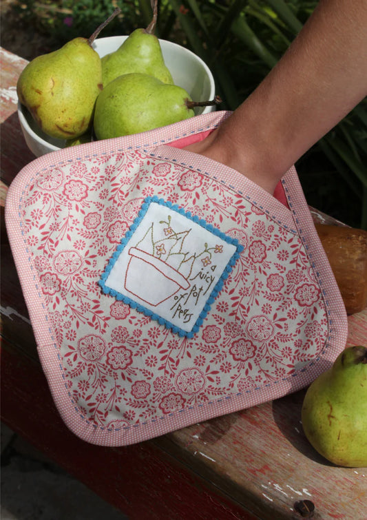 LS06 The Pear Pot Holder