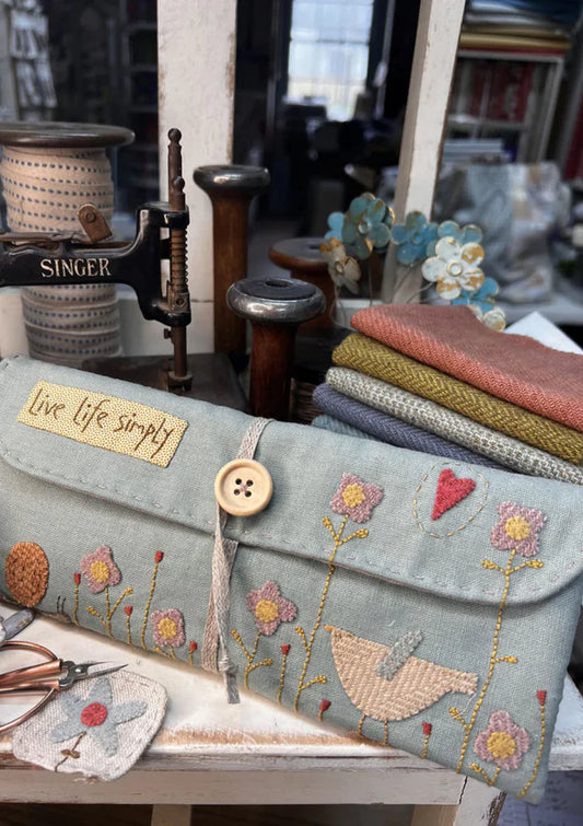 P128 Cherish Sewing Roll