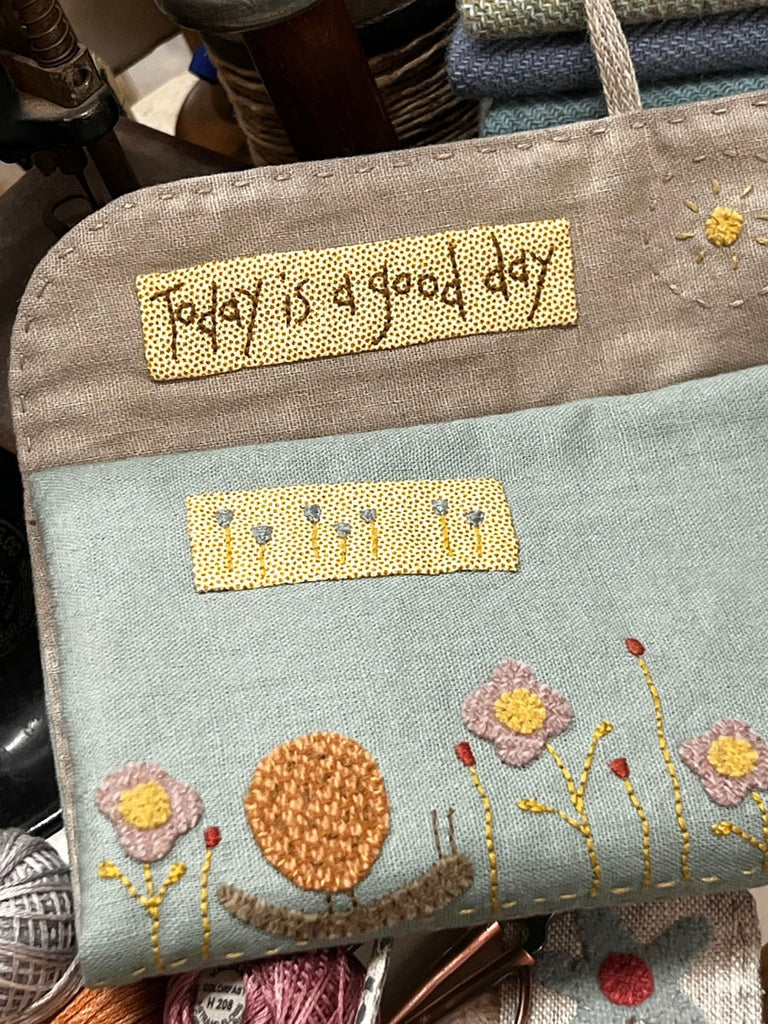 P128 Cherish Sewing Roll