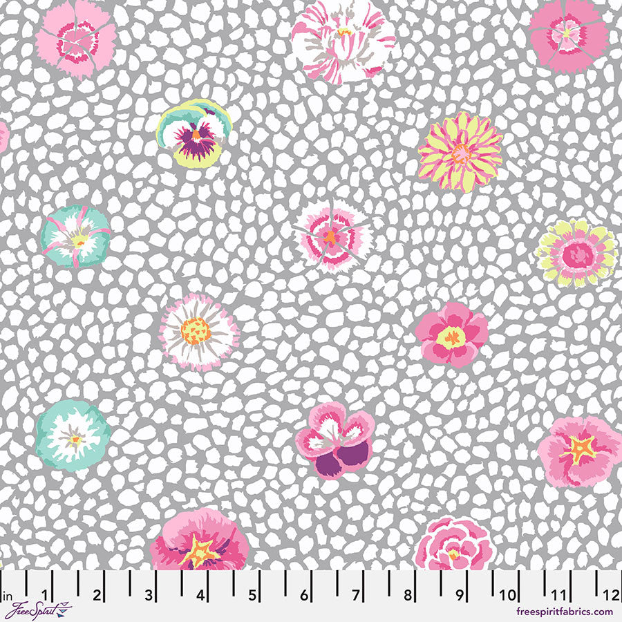 PWGP059.GREYX Classics & Stash Guinea Flower