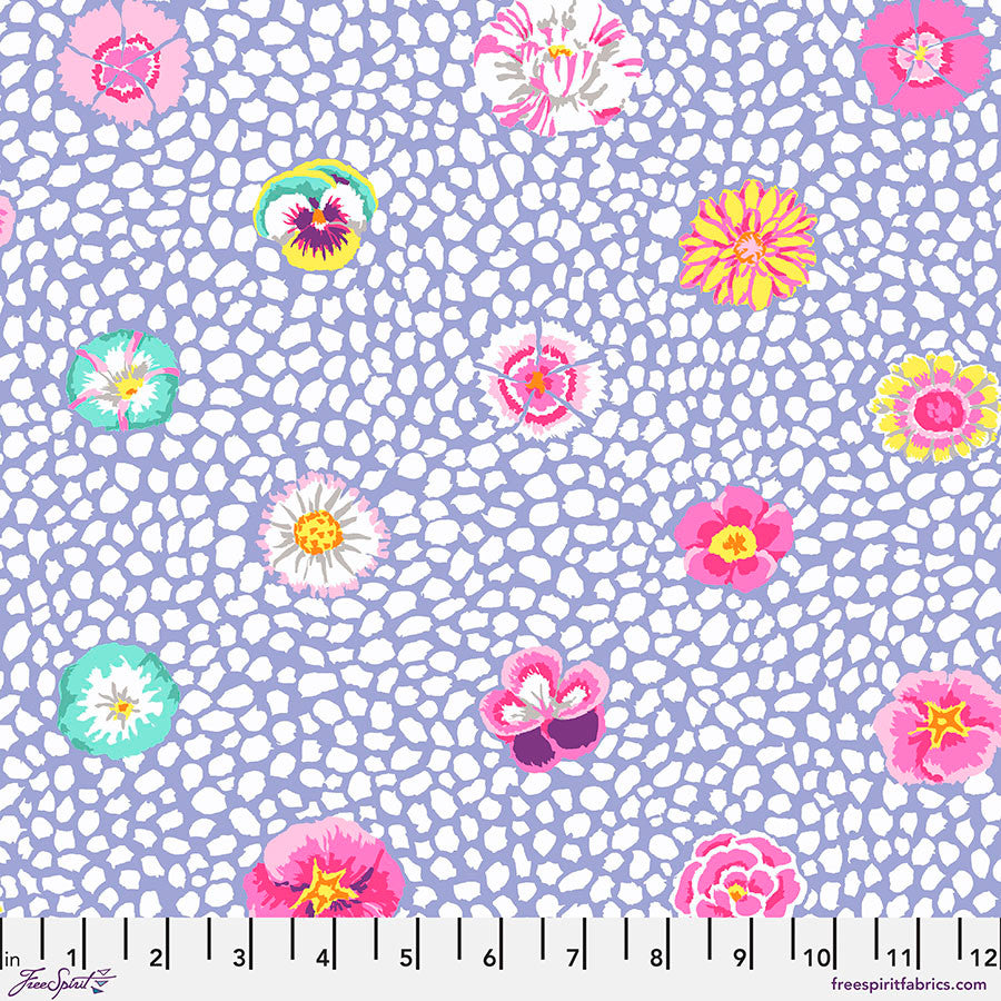 PWGP059.LAVENDER Classics & Stash Guinea Flower