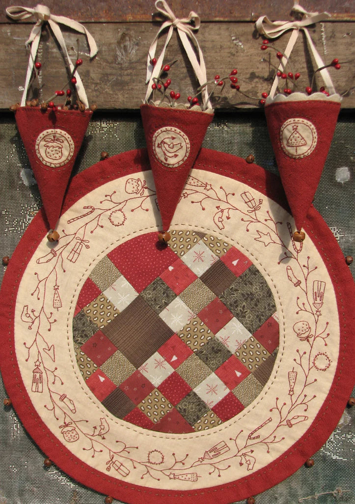 S020 Noelle Table Toppers and Cones