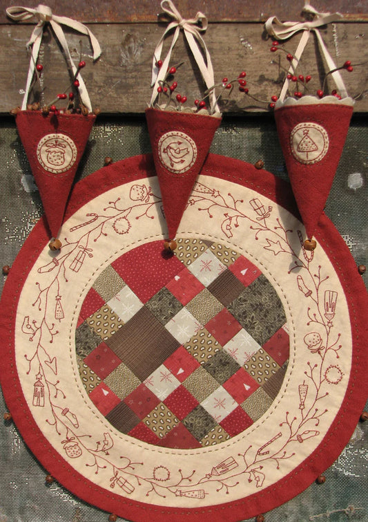 S020 Noelle Table Toppers and Cones