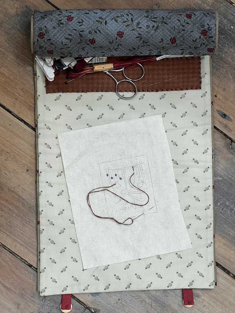 P134 Bird in the Blackberries Sewing Roll