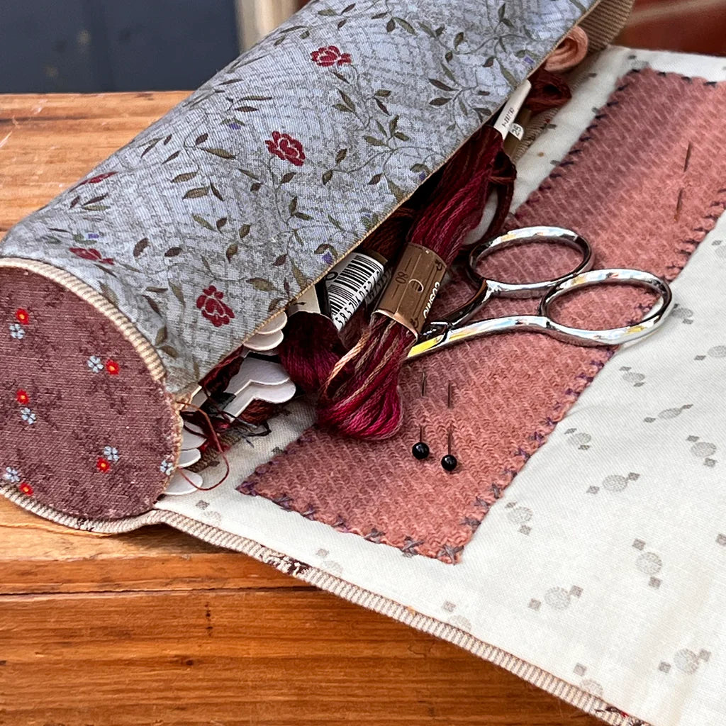 P134 Bird in the Blackberries Sewing Roll