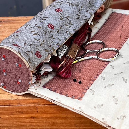 P134 Bird in the Blackberries Sewing Roll