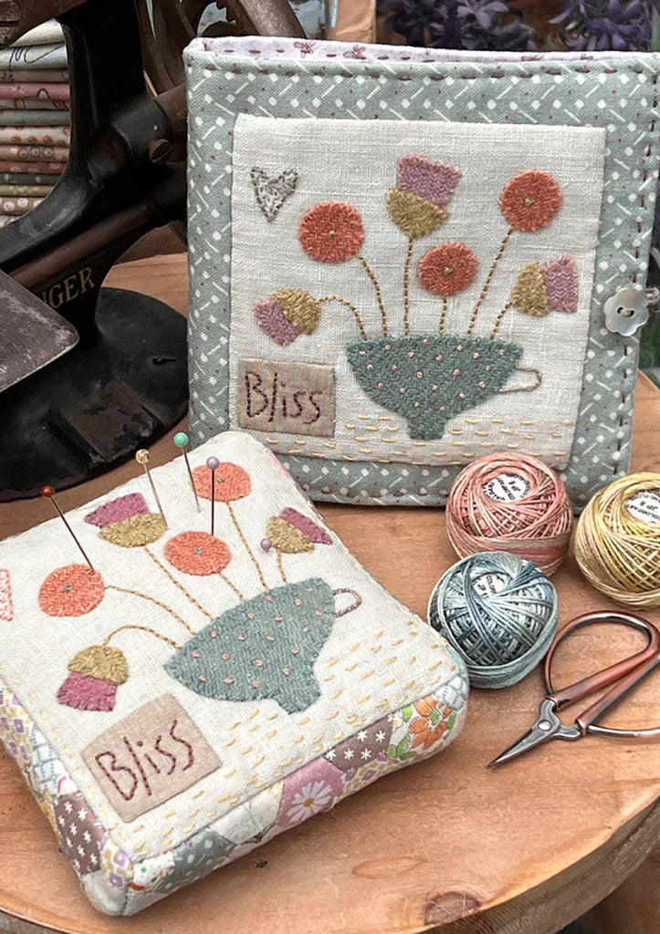 F081 Blissful Pincushion and Needlebook