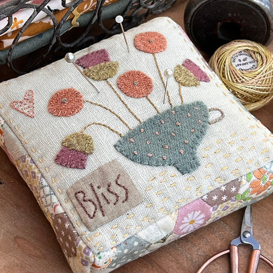F081 Blissful Pincushion and Needlebook