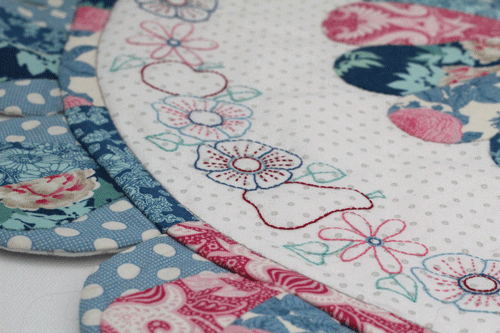 HNK162 Come next spring table topper