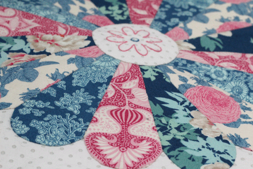 HNK162 Come next spring table topper