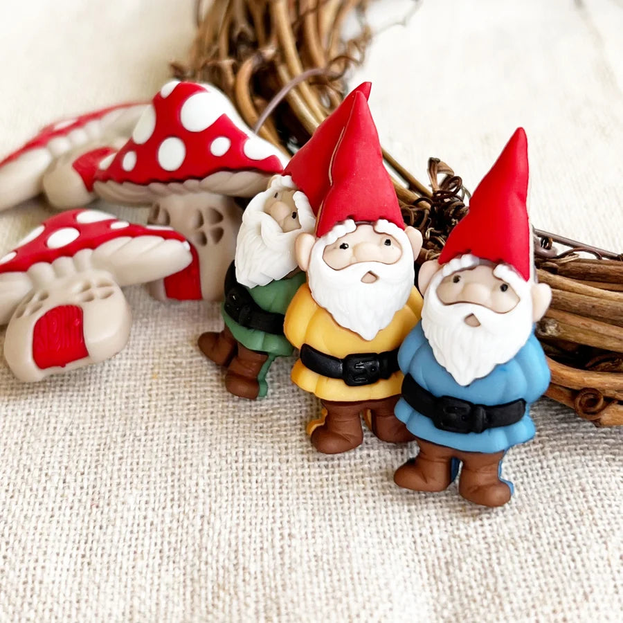 7696 Garden Gnomes Buttons