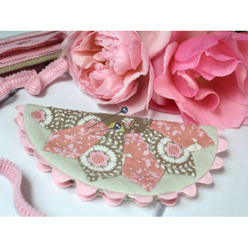 HNK208 Clementine needlebook