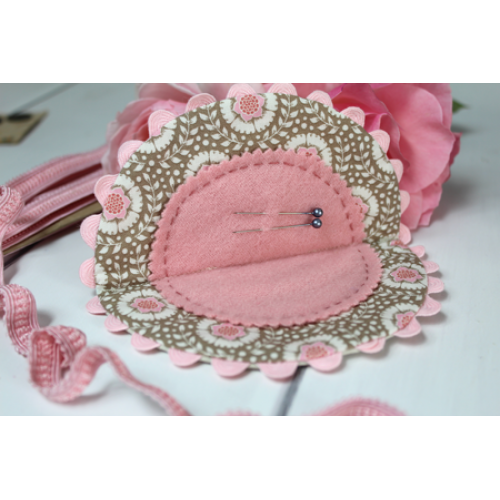 HNK208 Clementine needlebook