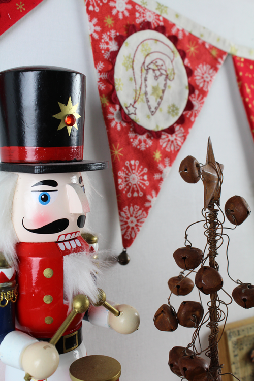 HNK156/11 Christmas club - Festive bunting