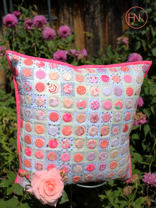 hnk265 Mini spot on cushion