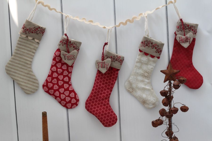 HNK156/7 Christmas club - mini stocking bunting