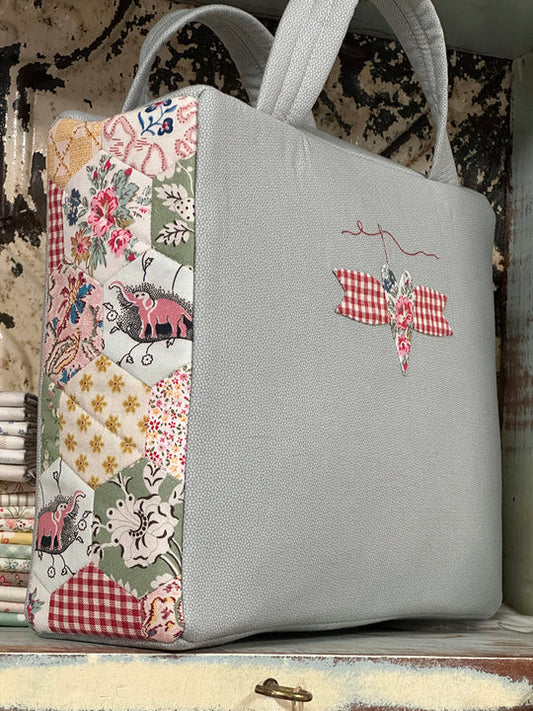 D416 QUILT STORE BAG (COMES WITH PRE-PRINTED STITCHERY)