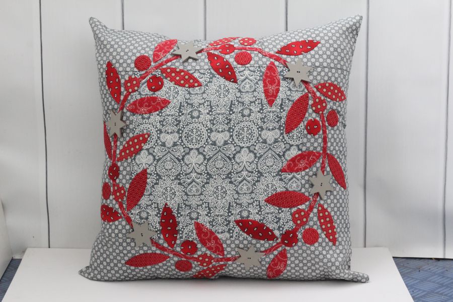 HNK156/5 Christmas club Scandi cushion