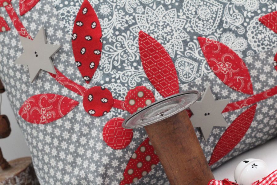 HNK156/5 Christmas club Scandi cushion