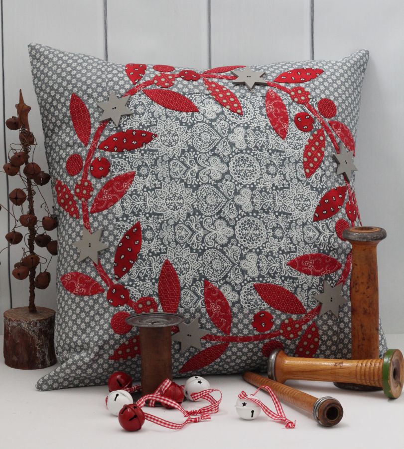 HNK156/5 Christmas club Scandi cushion