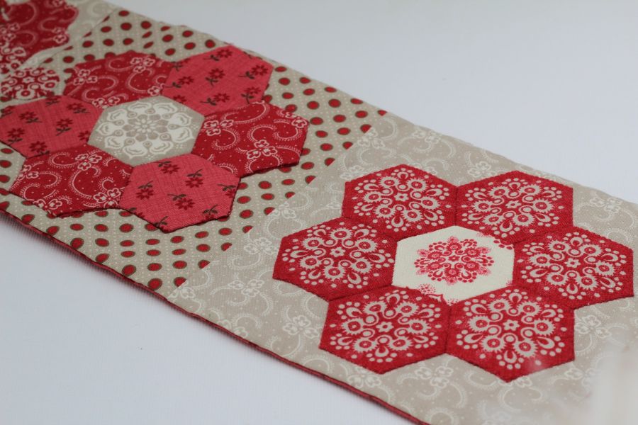 HNK156/1 Christmas Club Table Runner Pattern